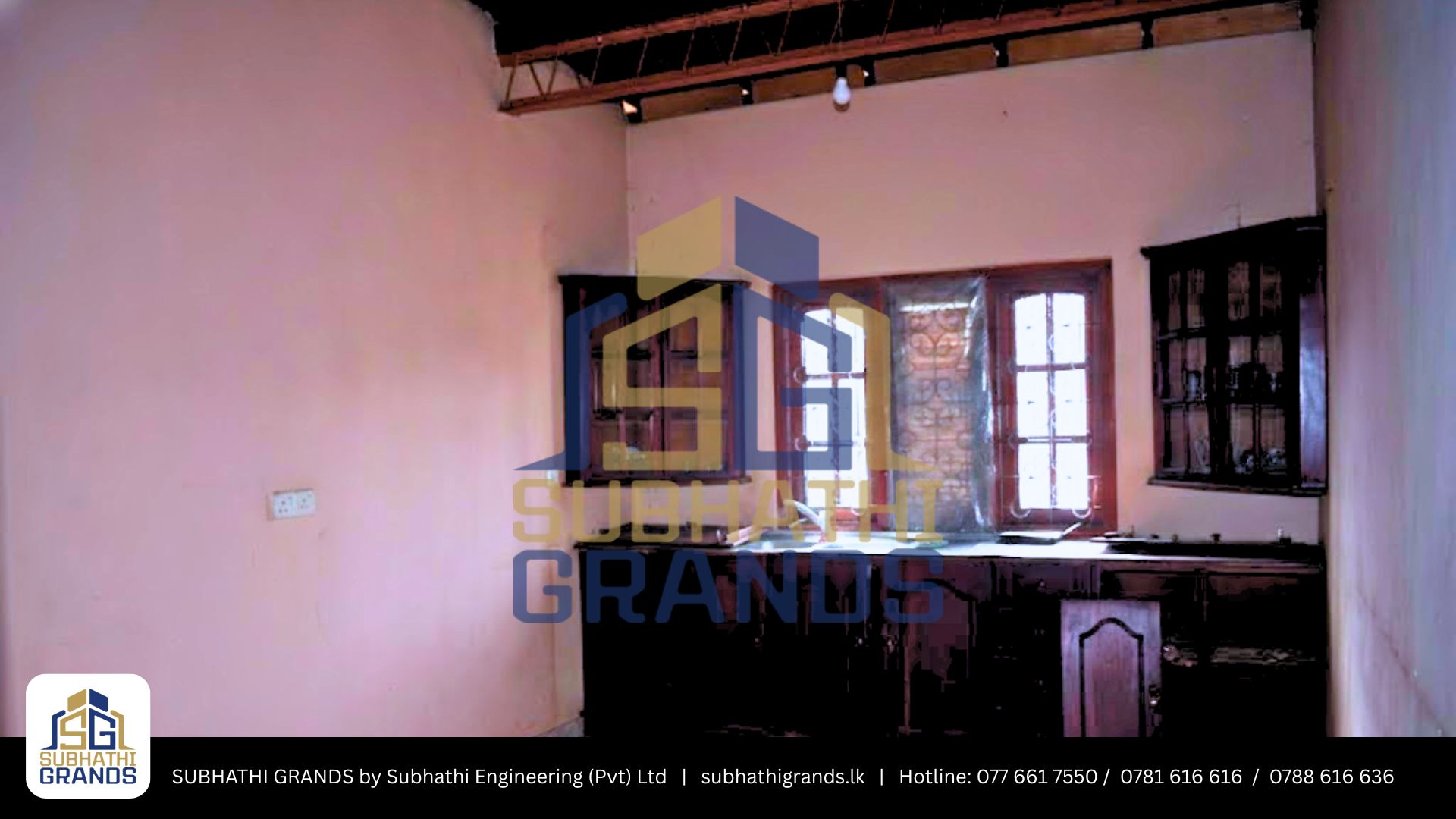 3-Story Commercial Building with Luxury Apartment: Mawathagama Town | මාවතගම නගරයෙන් ව්‍යාපාරික ස්ථානයක් සහ නිවසක්